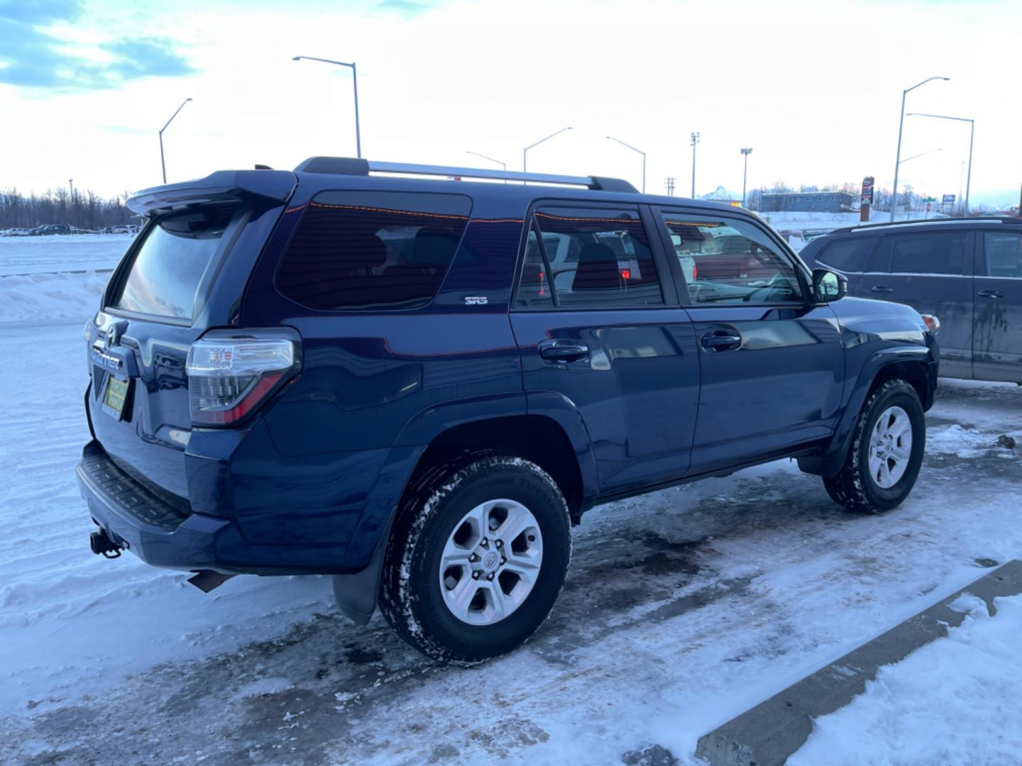 2021 Blue /charcoal cloth Toyota 4Runner SR5 4WD (JTEMU5JR4M5) with an 4.0L V6 DOHC 24V engine, 5A transmission, located at 1960 Industrial Drive, Wasilla, 99654, (907) 274-2277, 61.573475, -149.400146 - Photo#4